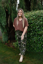 Load image into Gallery viewer, Vintage Floral Pants