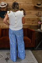 Load image into Gallery viewer, Cream Ruffle Sleeve With Buttons