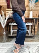 Load image into Gallery viewer, Mid Rise Crop Deep Blue Jean