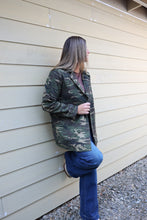Load image into Gallery viewer, Vintage Camo Military Jacket