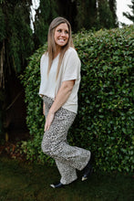 Load image into Gallery viewer, High Rise Leopard Jean