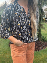 Load image into Gallery viewer, Vintage Floral top