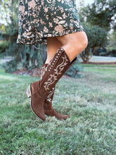 Load image into Gallery viewer, Regular Calf Chocolate Suede Boot