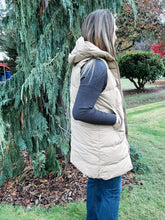 Load image into Gallery viewer, Hooded Long Puffer Vest Camel