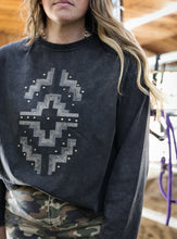 Load image into Gallery viewer, Ariat Mineral Wash Long Sleeve