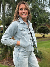 Load image into Gallery viewer, Crop Denim Star Jacket