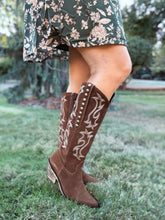 Load image into Gallery viewer, Regular Calf Chocolate Suede Boot