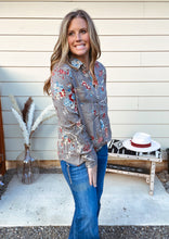 Load image into Gallery viewer, Floral Vintage Button Top