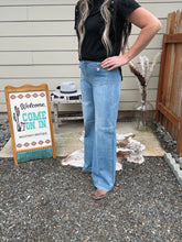 Load image into Gallery viewer, Mid Rise Pocket Jean
