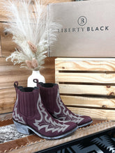 Load image into Gallery viewer, Vegas Tinto Bootie
