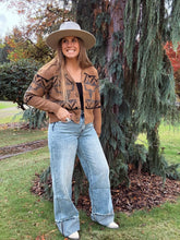 Load image into Gallery viewer, Wide Leg Stripe Cuff Jean
