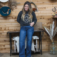 Load image into Gallery viewer, Ariat Mineral Wash Long Sleeve
