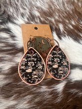 Load image into Gallery viewer, Black Toile Earrings
