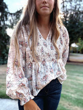 Load image into Gallery viewer, Balloon Sleeve Floral Top
