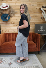 Load image into Gallery viewer, High Rise Grey Leopard Pants
