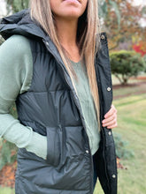 Load image into Gallery viewer, Hooded Long Puffer Vest Black
