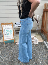 Load image into Gallery viewer, Mid Rise Pocket Jean
