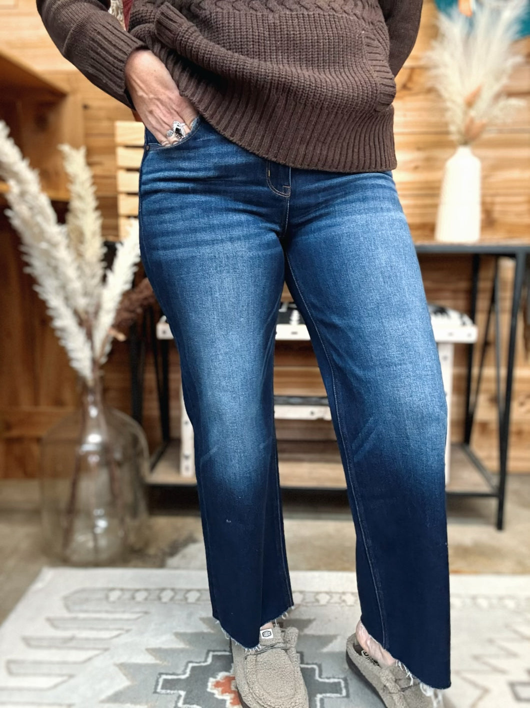 Mid Rise Crop Deep Blue Jean