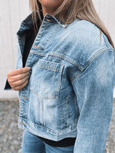 Load image into Gallery viewer, Denim Crop Jacket
