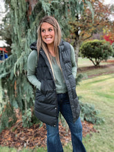 Load image into Gallery viewer, Hooded Long Puffer Vest Black
