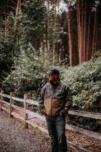 Load image into Gallery viewer, Men&#39;s Soft Shell Camo Jacket
