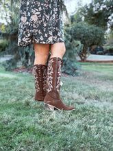 Load image into Gallery viewer, Regular Calf Chocolate Suede Boot
