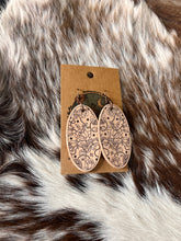 Load image into Gallery viewer, Chainstitch White Earrings
