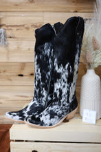 Load image into Gallery viewer, Liberty Black Cowhide Regular Calf Boot
