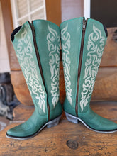 Load image into Gallery viewer, Vegas Boot Wide Calf
