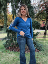 Load image into Gallery viewer, V neck long sleeve sweater with front seam paired with denim jeans. 
