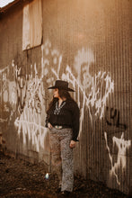 Load image into Gallery viewer, High Rise leopard pants. Women's dad jean fit 
