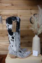Load image into Gallery viewer, Liberty Black Cowhide Regular Calf Boot
