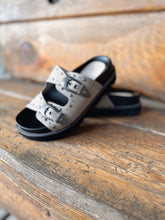Load image into Gallery viewer, Western Buckle Slides

